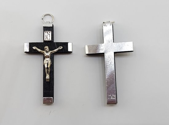 Kruishanger / Dhr Jezus aan het kruis voor aan een ketting 2,5 x 4,5 cm (metaal en hout)