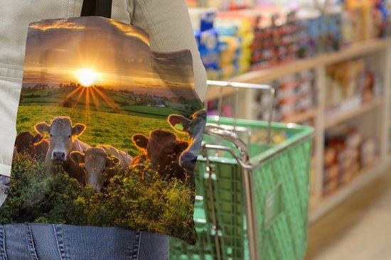 MuchoWow® Schoudertas - Strandtas - Big Shopper - Boodschappentas - Zon - Koe - Gras - 45x45 cm - Katoenen tas