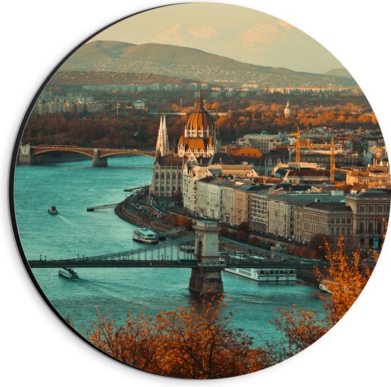 WallClassics - Dibond Muurcirkel - Zijaanzicht van Hongaars Parlementsgebouw - 20x20 cm Foto op Aluminium Muurcirkel (met ophangsysteem)