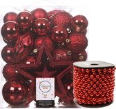 Pakket - 49x stuks kerstballen - incl. piek en kralenslinger - rood - kunststof