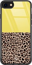 Casimoda® hoesje - Geschikt voor iPhone 8 - Luipaard Geel - Luxe Hard Case Zwart - Backcover telefoonhoesje - Geel