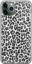 Casimoda® hoesje - Geschikt voor iPhone 11 Pro Max - Luipaard Grijs - Siliconen/TPU telefoonhoesje - Backcover - Luipaardprint - Grijs
