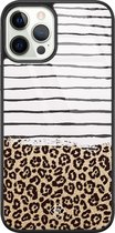 Casimoda® hoesje - Geschikt voor iPhone 12 Pro - Luipaard strepen - Luxe Hard Case Zwart - Backcover telefoonhoesje - Bruin/beige