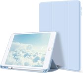 Phreeze Tri-Fold Bookcase - Geschikt voor iPad 5 en iPad 6 (2017/2018) van 9.7 Inch Hoes - Hoesje met Standaard en Pen Houder - Licht Blauw