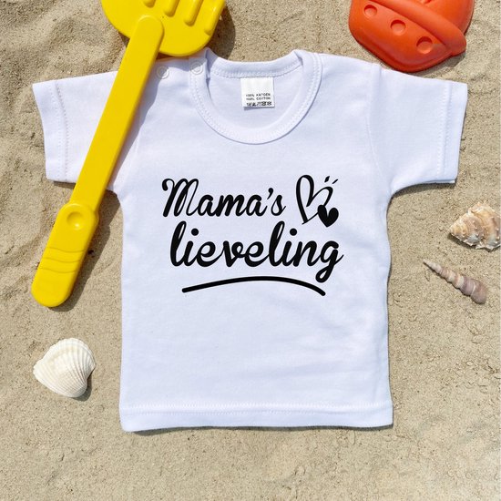 Kinder - t-shirt - Mama's lieveling - maat: 56 - kleur: wit - 1 stuks - mama - moeder - kinderkleding - shirt - baby kleding - kinderkleding jongens - kinderkleding meisjes