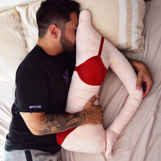 MikaMax Girlfriend Pillow - Knuffelkussen - Allergie-vrij - Verzwaarde Vrouwenarm - 54 x 50 cm - Grappig Cadeau