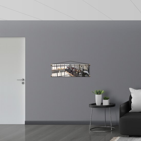 WallClassics - Affiche Textile - Motos Garées dans un Hangar - 90x30 cm Photo sur Textile