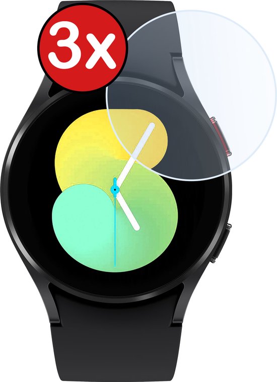 Zwarte smartwatch met een '3x' sticker op een glazen screenprotector