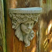 Betonnen tuinbeeld - schab met hoofd van een dame