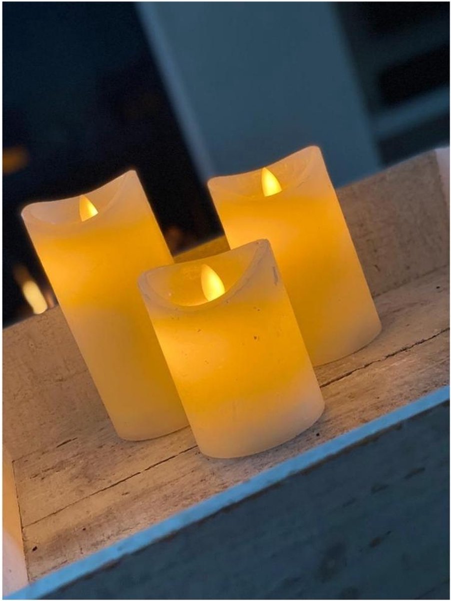 Set van 4 ledkaarsen, van echte was met timerfunctie, realistisch flikkerende vlam, warm wit, diameter 10 x 9 cm, elektrische waskaarsen, saliegroen als gezellige tafeldecoratie Set van 4 ledkaarsen, van echte was met timerfunctie, realistisch flikkerende vlam, warm wit, diameter 10 x 9 cm, elektrische waskaarsen, saliegroen als gezellige tafeldecoratie