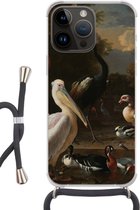 Geschikt voorApple Iphone 14 Pro - Crossbody Case - Een pelikaan en ander gevogelte bij een waterbassin - Schilderij van Melchior d'Hondecoeter - Siliconen - Crossbody - Backcover met Koord - Telefoonhoesje met koord - Hoesje met touw
