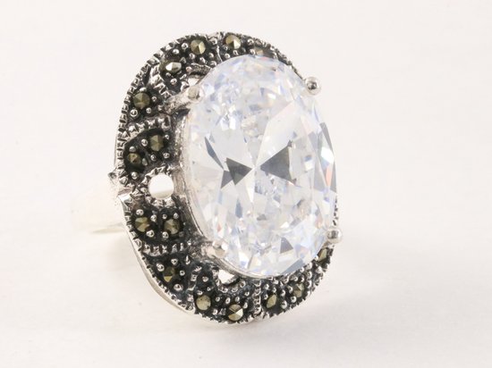 Zware zilveren ring met kristal en marcasiet - maat 16.5