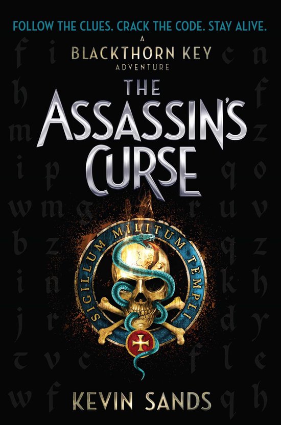 Boekomslag van "The Assassin's Curse" met een schedel, slang en kruis.