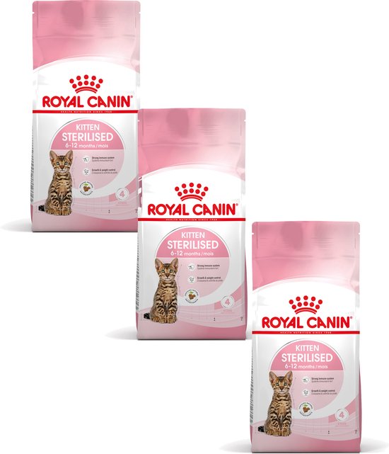 Drie roze zakken kattenvoer van Royal Canin, elk met een kitten en tekst 'Kitten Sterilised 6-12 months'.