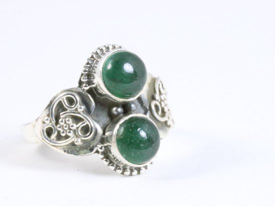 Fijne bewerkte zilveren ring met jade - maat 16.5