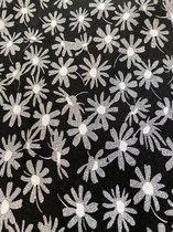 Viscose tricot Coupon zwart met witte bloemetjes 150 cm x 150 cm 95% viscose 5% elesthan