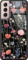 Leuke Telefoonhoesjes - Hoesje geschikt voor Samsung Galaxy S21 - Dark flowers - Hard case - Bloemen - Multi