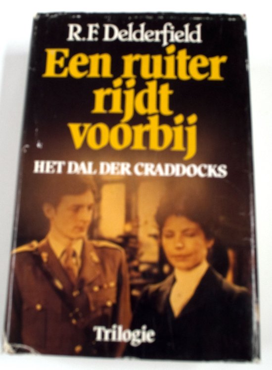 En ruiter rijdt voorbij