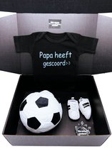 kraamcadeau Papa heeft gescoord - baby voetbal - romper - babysneakers - kan ook rechtstreeks worden verstuurd als cadeau