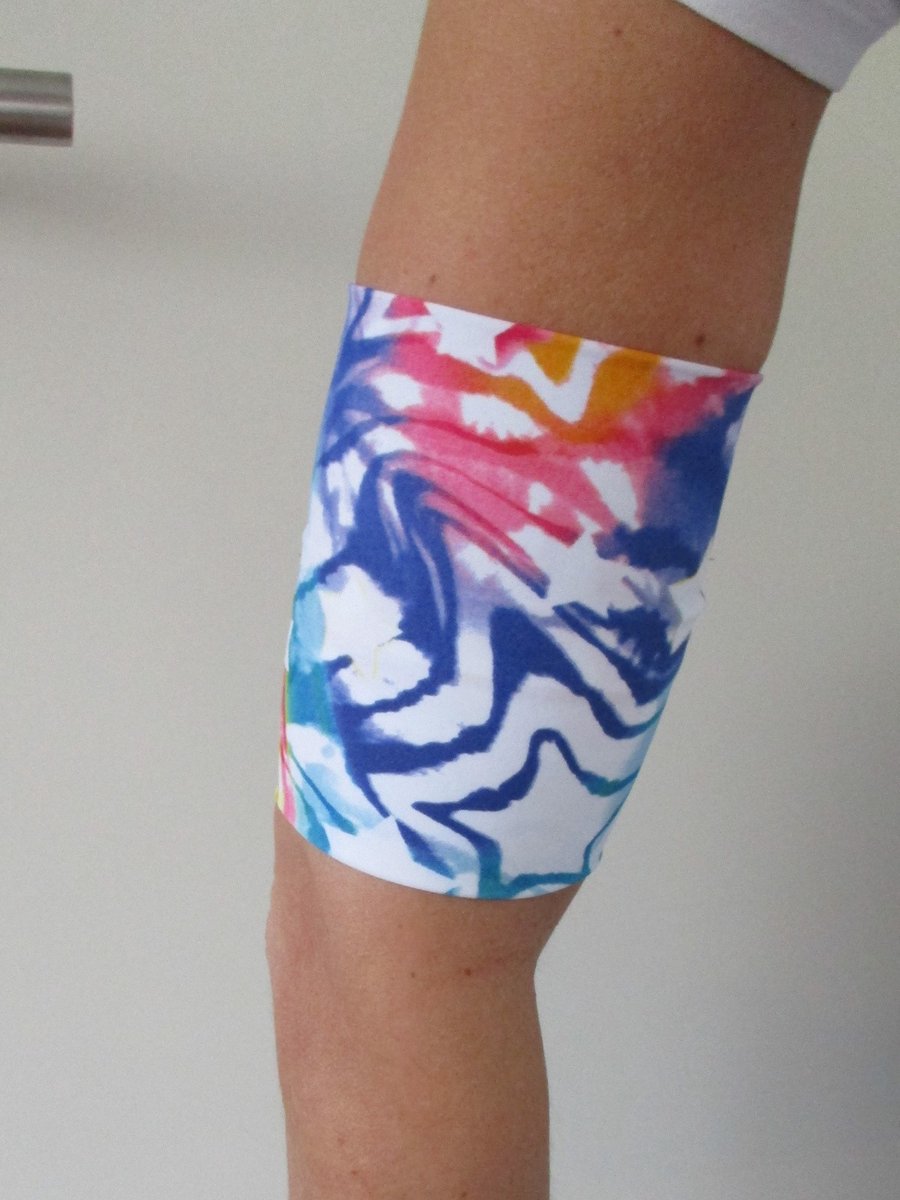 Goedkoopste Lycra band met sterrenmotief van 25/26 cm ter bescherming van de Omnipod of sensor ivm diabetes, geschikt om mee te zwemmen. Beschermt de sensor zoals de freestyle libre of de omnipod