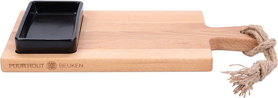 Planche de service en bois avec manche et corde, avec un bol noir sur la planche.