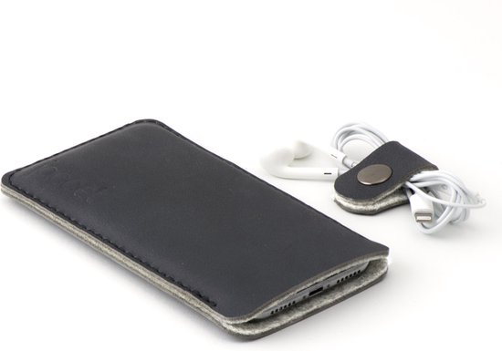 JACCET lederen iPhone 14 Plus sleeve - antraciet/zwart leer met grijs wolvilt - Handmade in Nederland