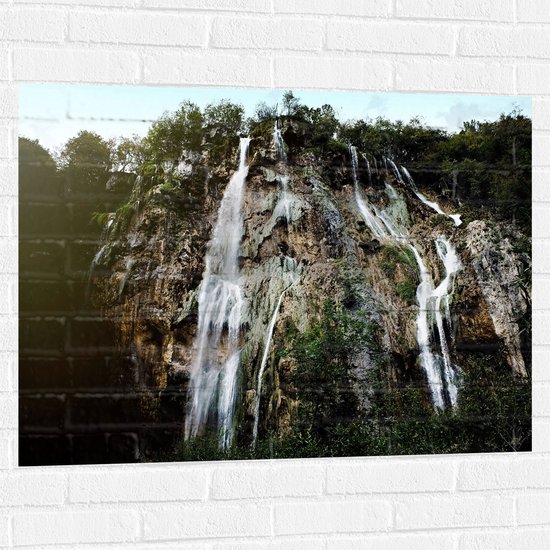 WallClassics - Muursticker - Waterval Bij Plitcive Meren - Kroatië - 100x75 cm Foto op Muursticker