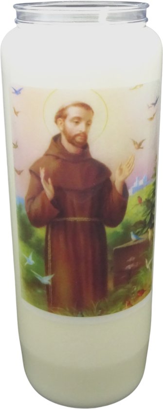 Une bougie blanche avec une image de Saint François, entouré d'oiseaux et de nature.