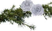 Kerstboom bloemen op clip - 2x stuks - zilver - kunststof - 9 cm