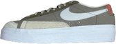 Nike - Blazer Low Platform SP - Sneakers - Dames - Bruin/Wit - Maat 40