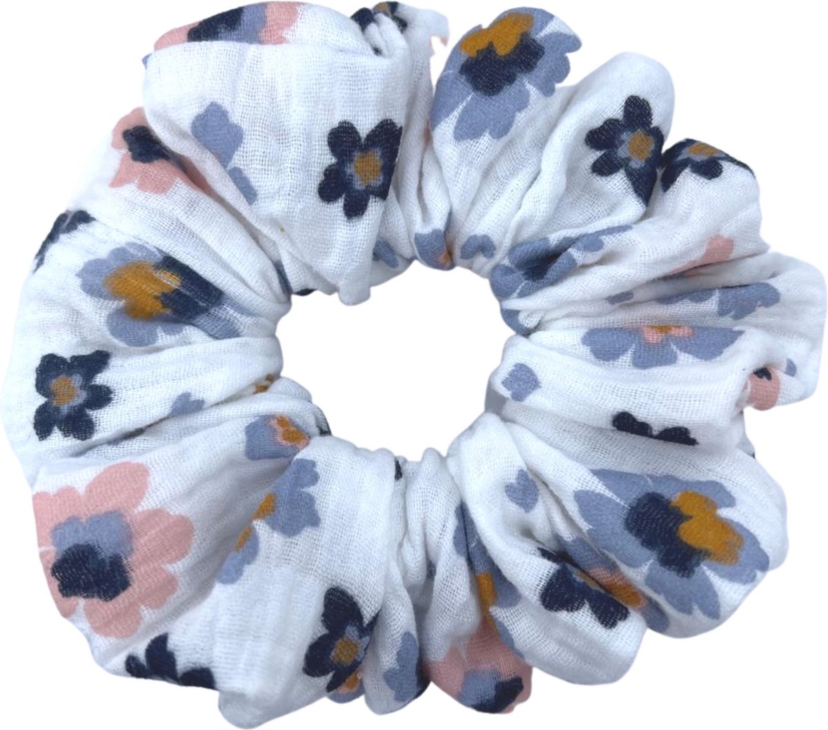 XL - Scrunchie - Handmade - Oversized - Wit met blauw roze bloemen - Diameter circa 16 cm - 100% Mousseline - Zacht voor je haar - Leuke variant voor haarelastiekjes - Haaraccessoires - haarwokkel - Fashiongoodiez.nl