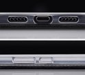 Gros plan du bas et du côté d'une coque de téléphone, montrant les ports et les boutons.