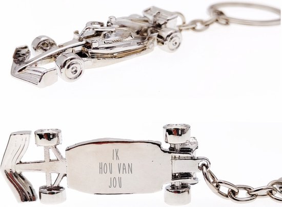 Porte-clés voiture F1 argenté avec gravure 'IK HOU VAN JOU' sur le dessous.
