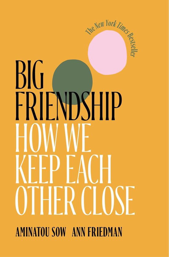 Couverture du livre 'Big Friendship How We Keep Each Other Close' sur fond orange, texte en noir et blanc, deux cercles et un autocollant New York Times bestseller.