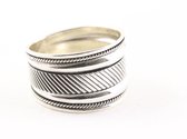 Brede zilveren ring met schuine ribbels - maat 23
