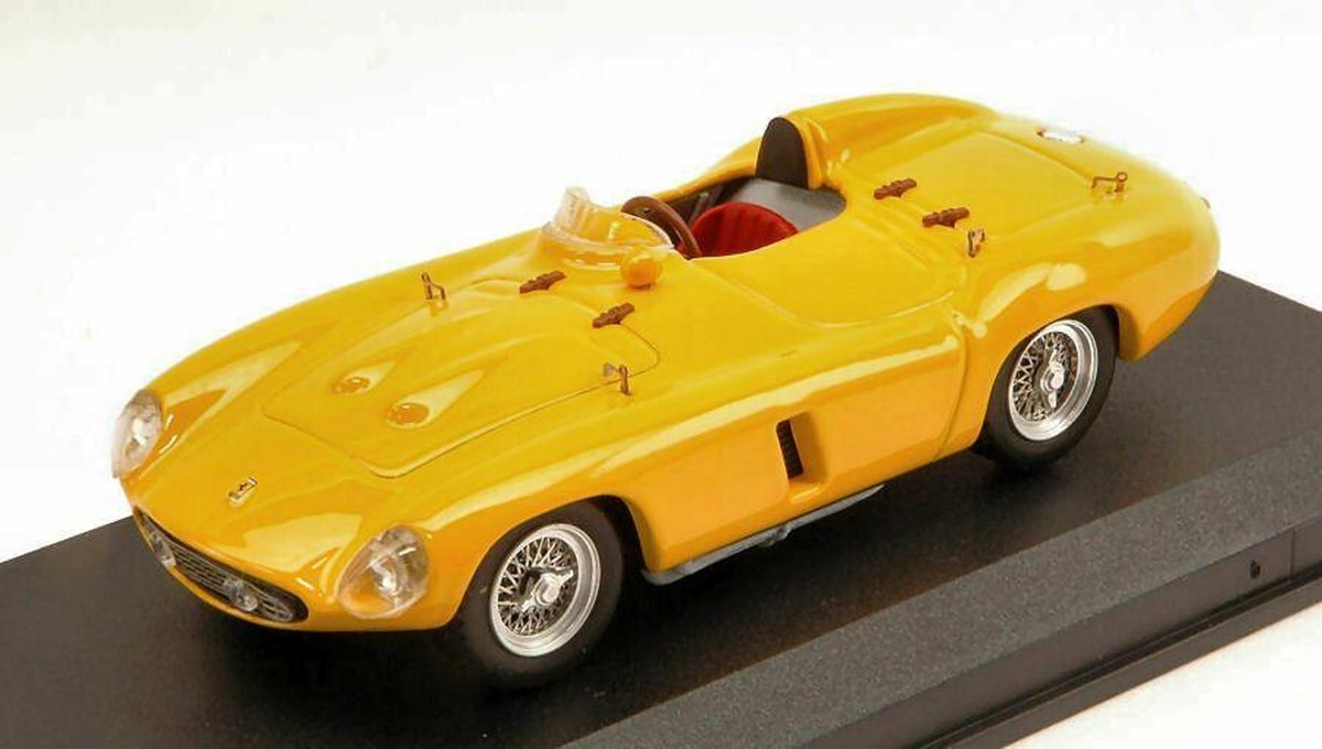 De 1:43 Diecast Modelcar van de Ferrari 750 Monza Spider van 1955 in Yellow.The fabrikant van het schaalmodel is Art-Model.This model is alleen online beschikbaar