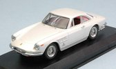 De 1:43 Diecast Modelcar van de Ferrari 330 GTC van 1966 in Pearl White.. De fabrikant van het schaalmodel is Best-Model. Dit model is alleen online beschikbaar