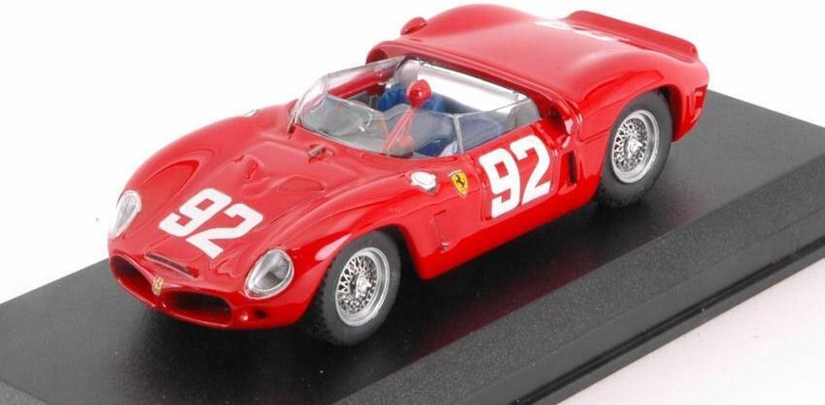 De 1:43 Diecast Modelcar van de Ferrari Dino 246SP Spider #92 Winnaar van de 1000km Nürburgring in 1962. De coureurs waren Hill en Gendebien. De fabrikant van het schaalmodel is Art-Model. Dit model is alleen online verkrijgbaar - Art-Model