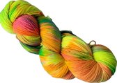 Handgeverfd garen, Neon met Midnight blue 90% Merino Extrafine, 10% kameel (baby) 100 gram