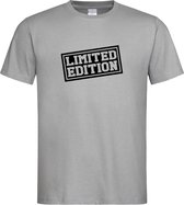 Grijs T shirt met " Limited Edition " print size S