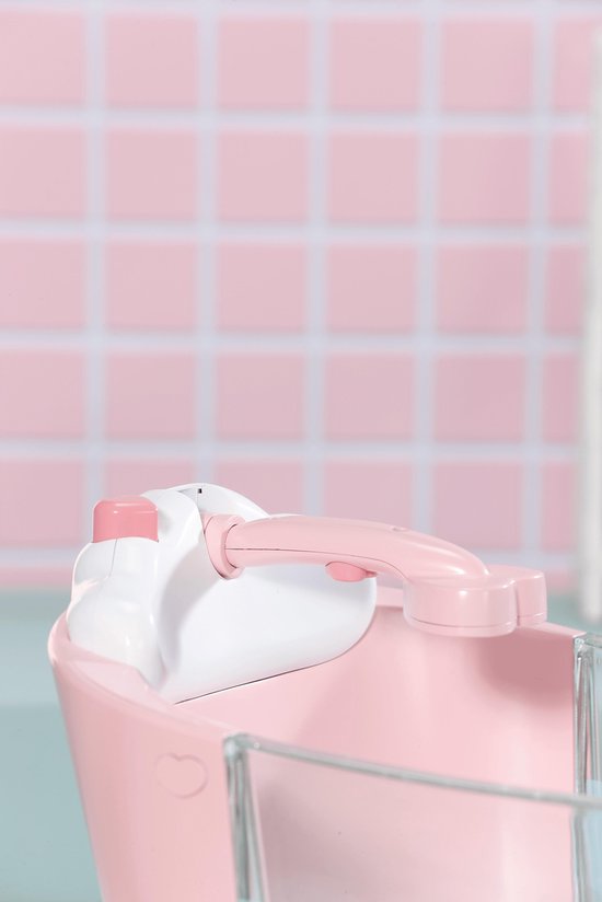 Detail van de roze Baby Annabell bad met douchekop en een witte rand.
