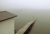 Tuinposter - Zee / Water - Pier in wit / beige  - 80 x 120 cm.