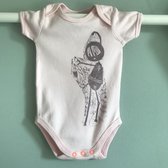 baby romper korte mouw met robot print | zacht roze | biologisch katoen | maat 62-68
