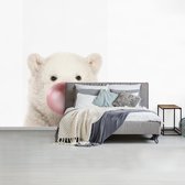 Behang kinderkamer - Fotobehang IJsbeer baby - Dieren - Kauwgom Bel Blazen - Voor Kinderen - Meisjes - Jongens - Breedte 170 cm x hoogte 260 cm - Kinderbehang