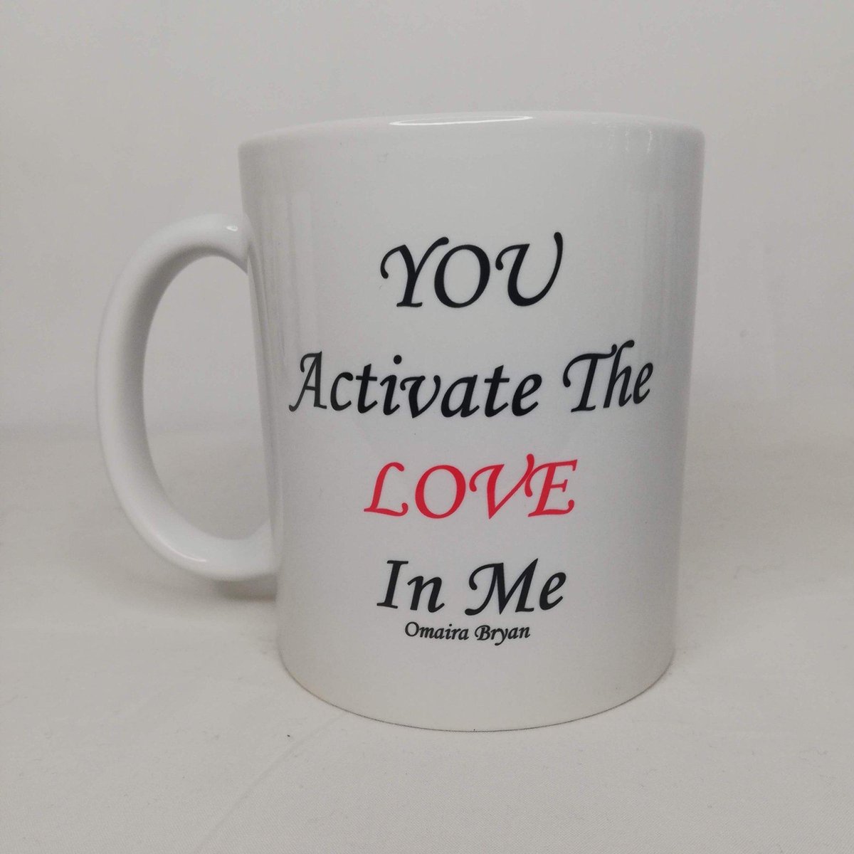 Omaira Bryan - Mok - Keramiek - You Activate The Love( Rood) - Koffiemok - Theemok - Love - Relatie - Valentijn - Liefde - Verjaardag - Romantisch - Verloving - 325 ml
