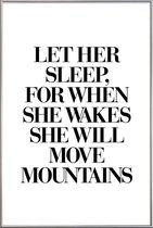 JUNIQE - Poster met kunststof lijst She Will Move Mountains -20x30