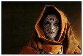Vrouw met orange kap - Foto op Akoestisch paneel - 120 x 80 cm