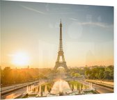 Fonteinen voor de Eiffeltoren in zomers Parijs - Foto op Plexiglas - 90 x 60 cm