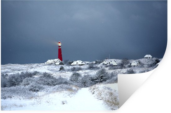 Muurstickers - Sticker Folie - Een vuurtoren in het besneeuwde landschap van Schiermonnikoog - 90x60 cm - Plakfolie - Muurstickers Kinderkamer - Zelfklevend Behang - Zelfklevend behangpapier - Stickerfolie