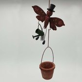 Vlinder met terracotta bloempot hangend